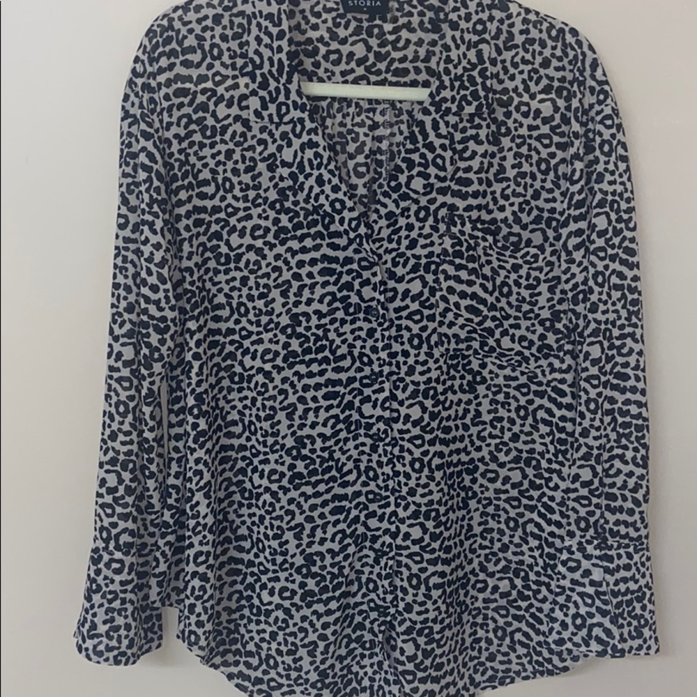 Cheetah Collard Blouse - Picture 2 of 11